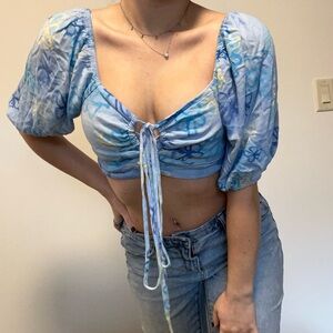 ❄️10 FOR $25❄️ Wild fable, blue floral top with puff sleeves size small